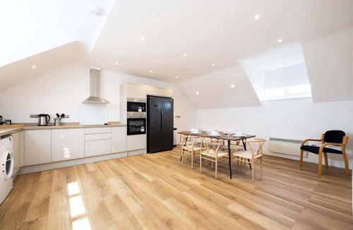 Trafford Apartment | Stanway Apartment Free Parking