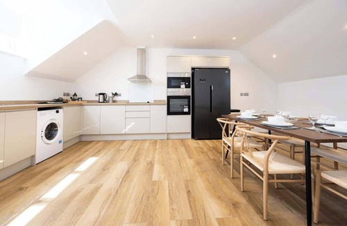 Trafford Apartment | Stanway Apartment Free Parking