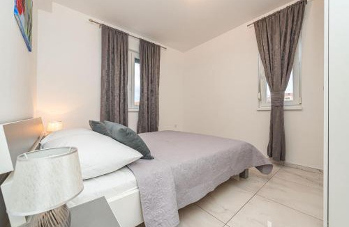 Novalja Apartment | Star 6 modern & centrally ap for 6