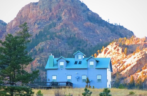 Woodland Park Ski Chalet | STAR GAZER MOUNTAIN RETREAT