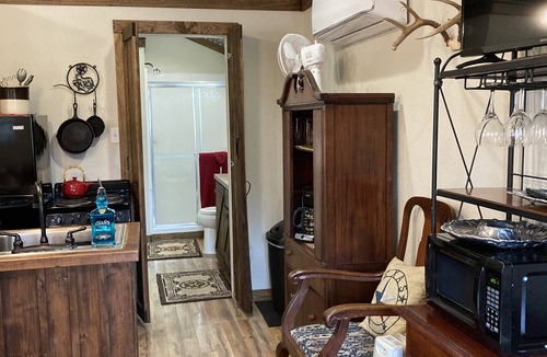 McLennan County Cabin | Star Gazing - Bon Fire Cabin in the Peaceful Country at Blue Eagle Retreat