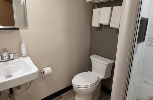 Chicago Heights Hotel | Star Inn & Suites