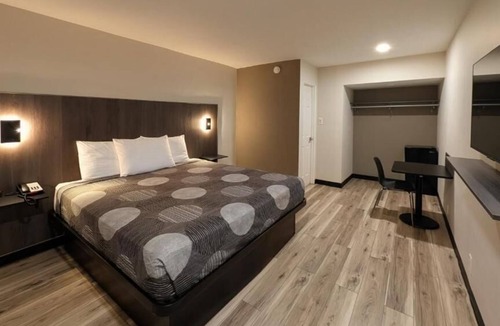 Chicago Heights Hotel | Star Inn & Suites