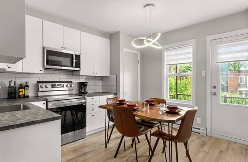 Rosemont-La Petite-Patrie Apartment | Star Pop Art | Chic & vibrant - 1 Bdr