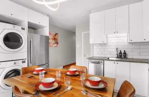 Rosemont-La Petite-Patrie Apartment | Star Pop Art | Chic & vibrant - 1 Bdr