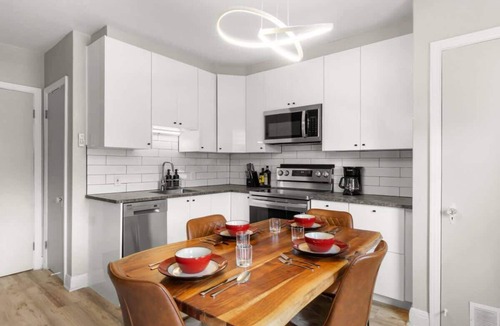 Rosemont-La Petite-Patrie Apartment | Star Pop Art | Chic & vibrant - 1 Bdr