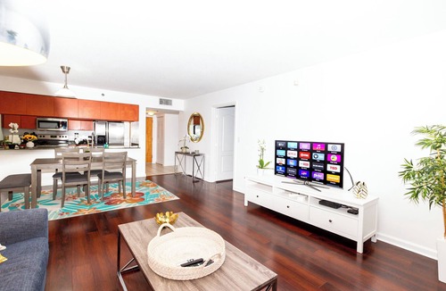 Brickell Apartment | Star Stay Miami - Yellow@Brickell - Balcony & Parking