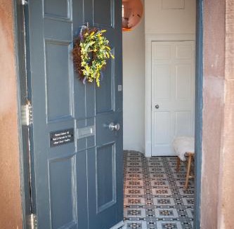 Peebles House | Starbright Cottage