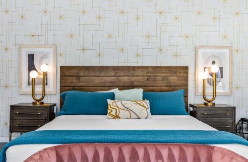Racquet Club Estates Villa | Starburst PS by ACME House Company