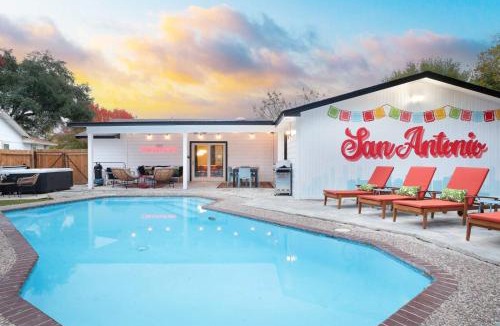 Oakwell Farms House | Starcrest 4 Br Haven Pool Hot Tub Putt Putt Arcade