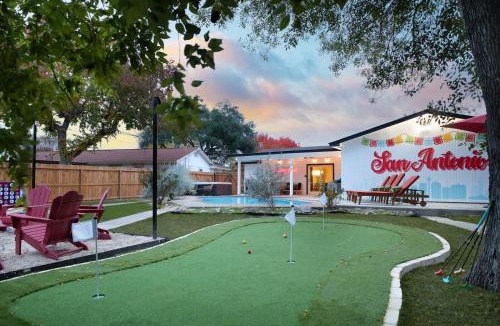 Oakwell Farms House | Starcrest 4 Br Haven Pool Hot Tub Putt Putt Arcade