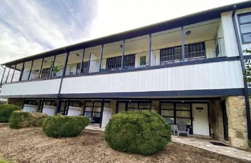 East Flat Rock Condo | Stardust and Moonlight : Lakefront Condo
