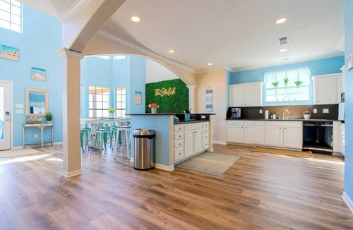 Surfside Beach House | Starfish Beachfront Swim-Up with HOT TUB