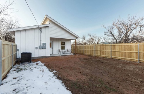 Clyde House | Stargate Summit/3BD+2BA/15 minutes drive to data center