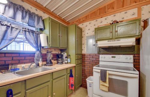Crowell House | Stargaze, Hike & Kayak: Cabin Near Copper Breaks!
