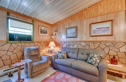 Crowell House | Stargaze, Hike & Kayak: Cabin Near Copper Breaks!