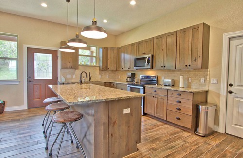 Fischer House | Stargazer Hill - 4 Bedroom Retreat with Hot Tub + Views!