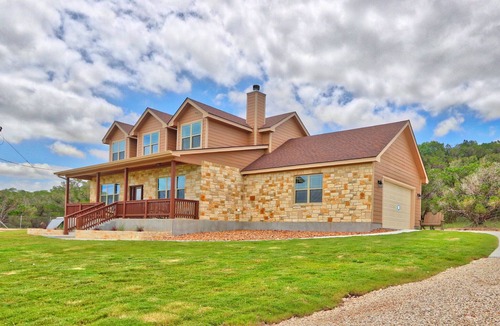 Fischer House | Stargazer Hill - 4 Bedroom Retreat with Hot Tub + Views!