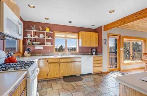 Nathrop House | Stargazer Retreat Hot Tub Game Room Creek Walk DogFriendly 360° Mtn Views