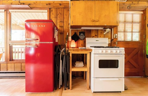 Gold Bar Cabin | Stargazer Studio - riverfront pet-friendly cabin