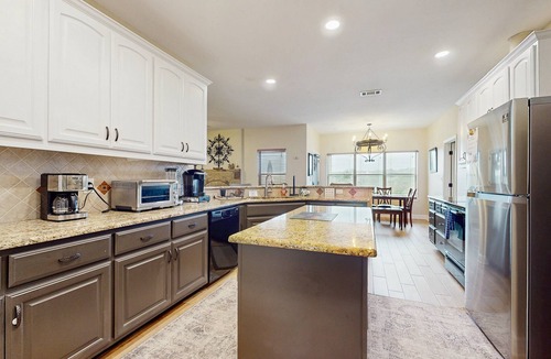 Dripping Springs House | Stargazers' dream home on 1.5 acres w/telescope-near wineries-Dogs ok