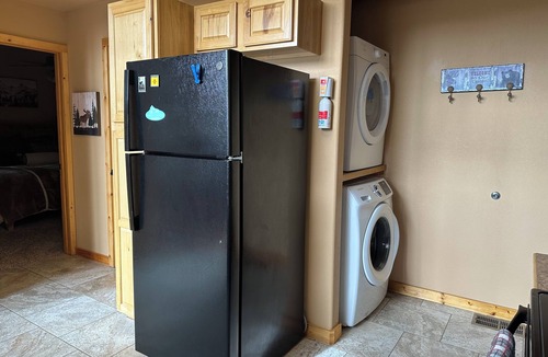 Bear Park Cabin | Stargazing Family Cabin, 2mi to Burro St & Hiking Trls. 2BR+Loft/Office, 2.5BA.