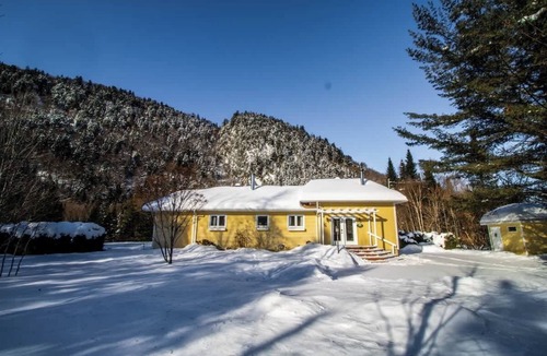 Saint-Raymond Cabin | Stargazing Hot Tub ,Mountain Backdrops, Fireplace
