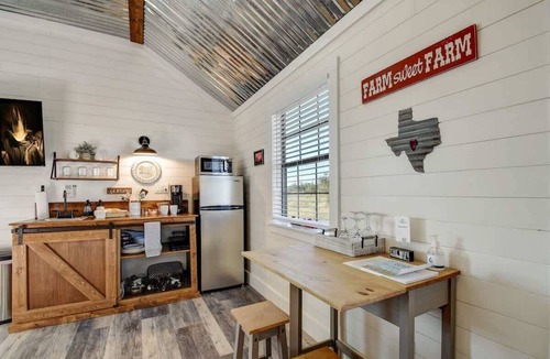 Fredericksburg House | Stargazing Retreat at LoneStar Cottage