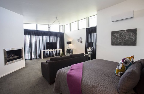 Indented Head Hotel | Starhaven Retreat