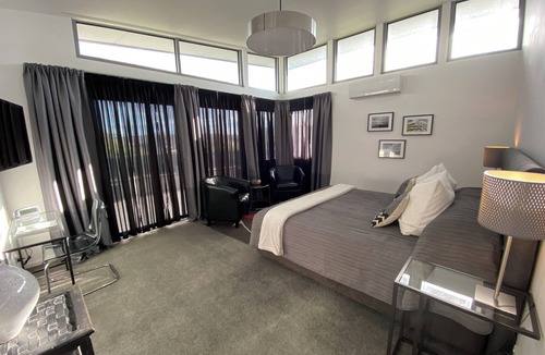 Indented Head Hotel | Starhaven Retreat