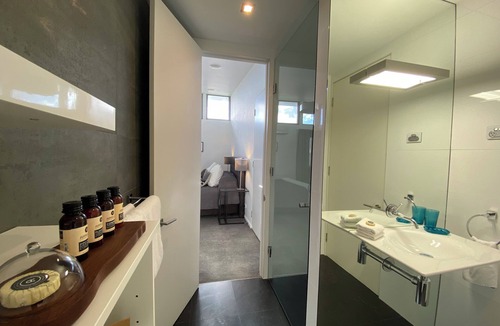 Indented Head Hotel | Starhaven Retreat