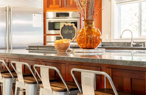 Mill Creek House | Starlight Cottage Country Chic Getaway Near Mill Creek, Snohomish, & Woodinville