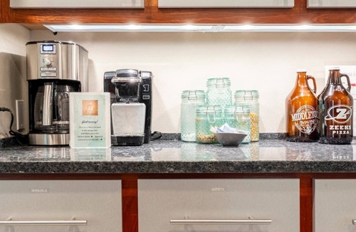 Mill Creek House | Starlight Cottage Country Chic Getaway Near Mill Creek, Snohomish, & Woodinville