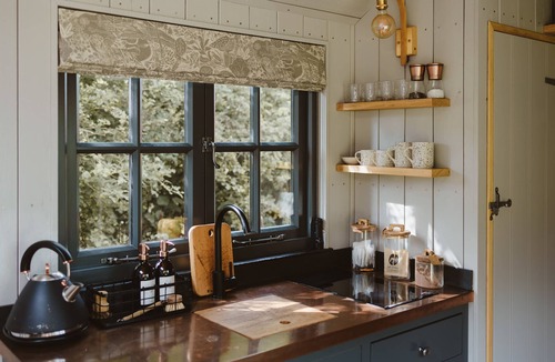 Winestead House | Starlight Hideaway - Luxury Shepherd’s Hut