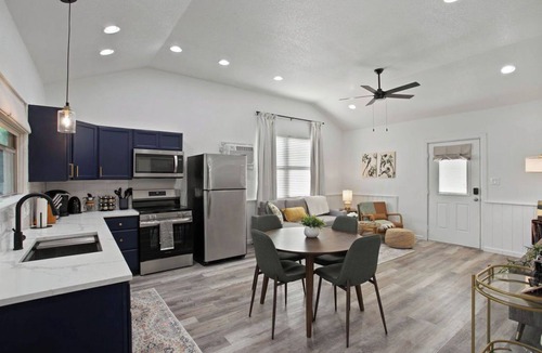 Canyon Lake Cabin | Starlight Horizon 14 Cabins For Events, Retreats, Weddings, Sleeps Up To 100