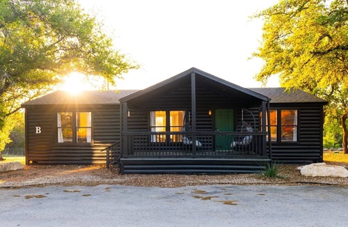 Canyon Lake Cabin | Starlight Horizon 4 Cabins (3 Bed Each) Pool, Firepits, Sleeps up to 32