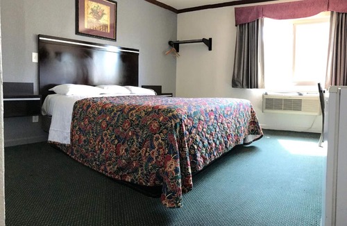 Winnetka Hotel | Starlight Inn Canoga Park