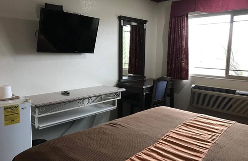 Winnetka Hotel | Starlight Inn Canoga Park