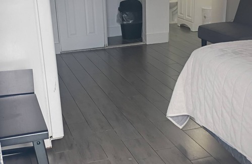Parkside Apartment | "Starline Studios" Hollywood 115