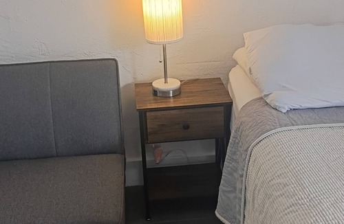 Parkside Apartment | "Starline Studios" Hollywood 115