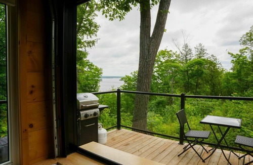 Calabogie Cabin | Starling Cabin | Off-grid Wilderness Adventure