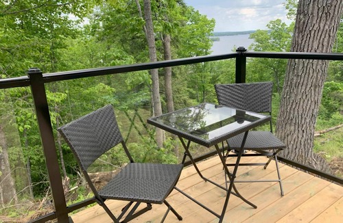 Calabogie Cabin | Starling Cabin | Off-grid Wilderness Adventure