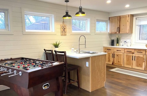 Washago Cottage | Starlink, Pool Table, Firepit, Muskoka Waterfront