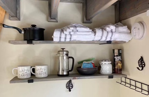 Goldendale House | “Starlit Cottage” Off Grid Beautiful setting!