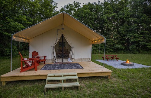 Cassville RV Rental | Starlit Nights during Nature’s Cozy Retreat