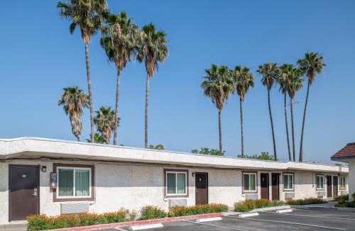San Bernardino Hotel | Starlite Motel