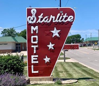 Seneca Hotel | Starlite Motel
