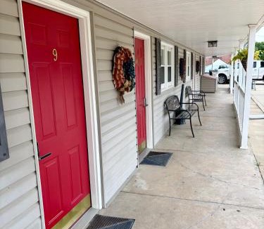Seneca Hotel | Starlite Motel