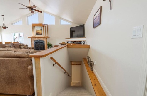 Otis Orchards-East Farms House | Starr Acres - Otis Orchards