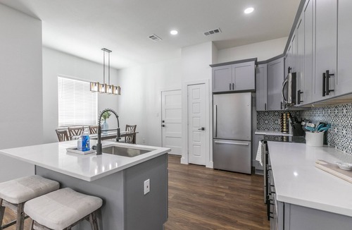 Enchanted Oaks House | Starry Night On Cedar Creek Lake/Starlink Internet/Pet Friendly!